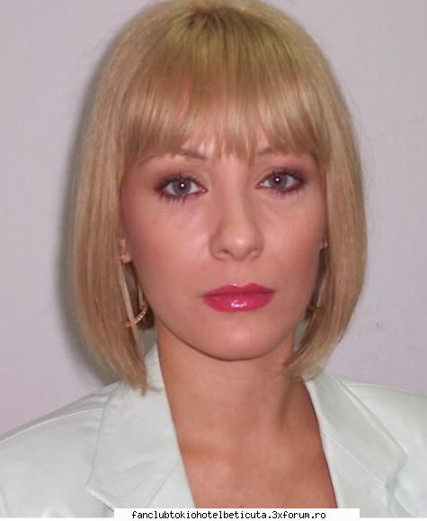 O intamplare ciudata - Ioana(mama Andreei):O femeie de 40 de ani,si ea - fan ficuri