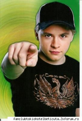 poze. poze cu tobosarul trupei tokio hotel